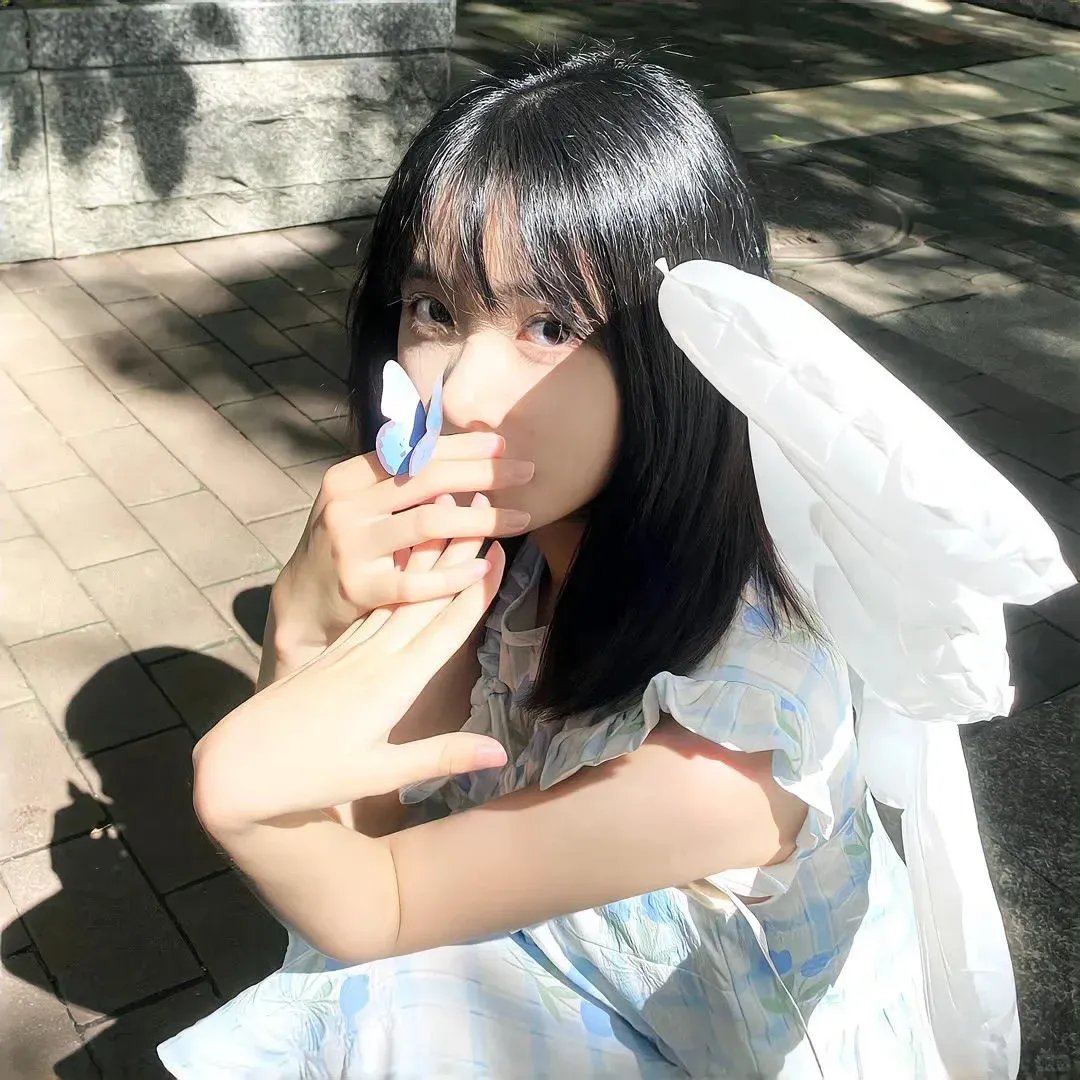 弘大春晓 海报